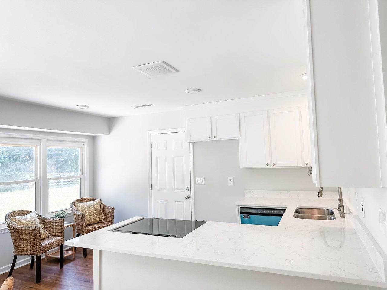 4428 Jenwood St - Photo 5 of 12