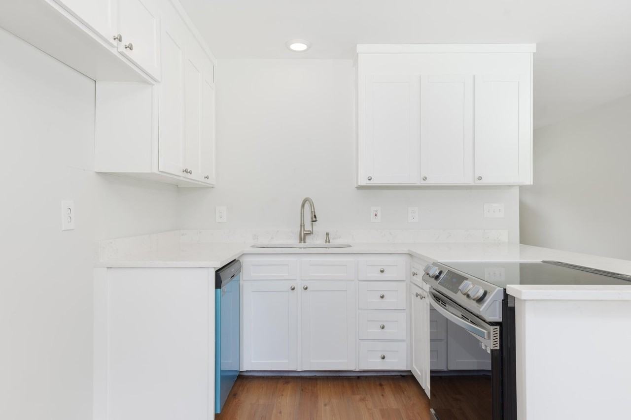 4428 Jenwood St - Photo 6 of 12