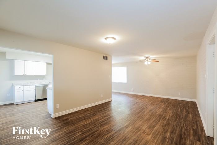 6210 W Medlock Dr - Photo 3 of 15