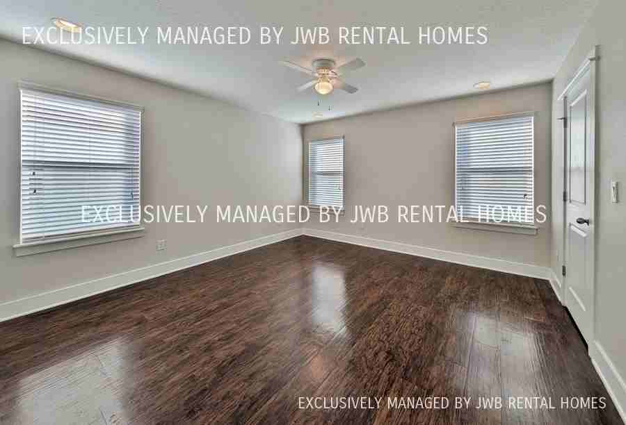 877 3rd Ave S - Photo 2 of 7