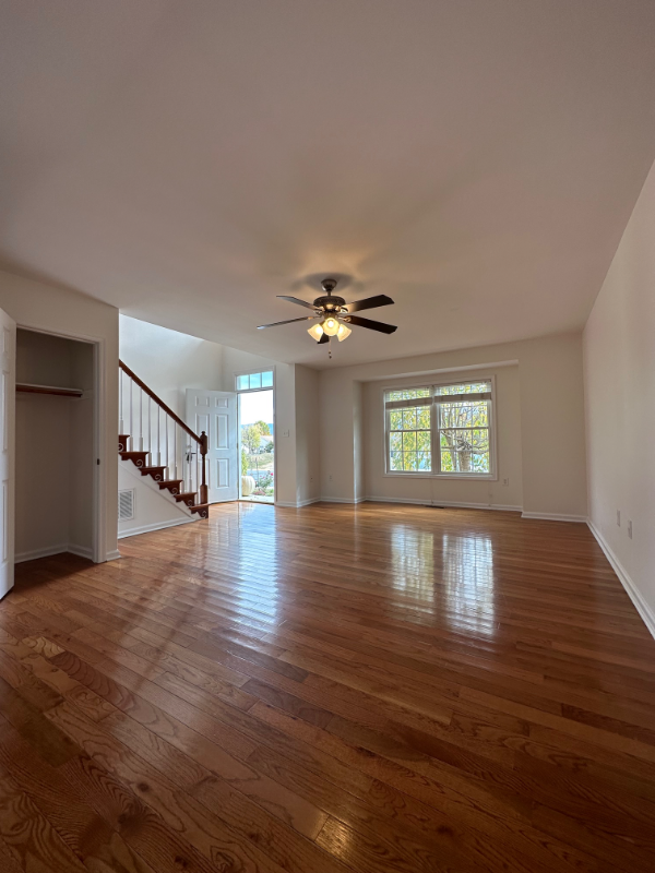 212 Swallow Dr - Photo 3 of 17