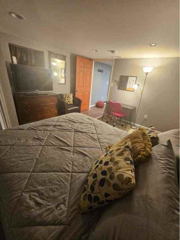 3207 Glenmore Ave - Photo 3 of 9