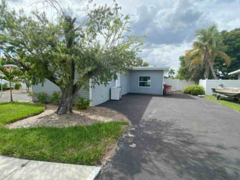 4370 Deleon St - Photo 2 of 31