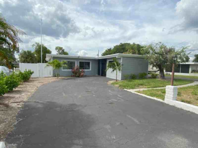 4370 Deleon St - Photo 3 of 31