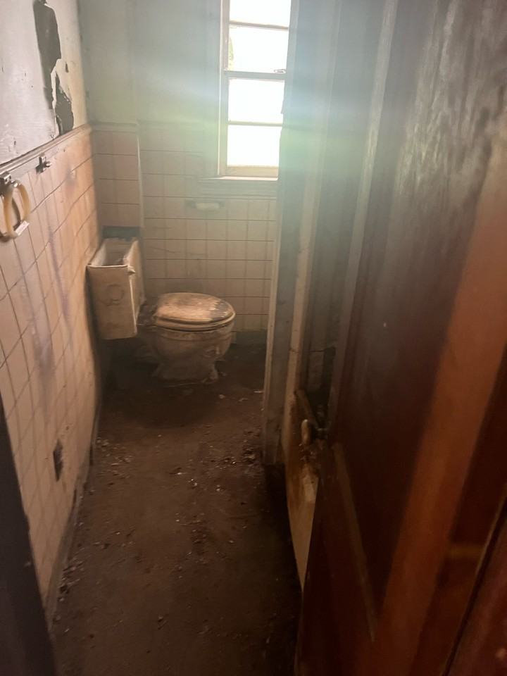 751 S Gordon Ave #NA - Photo 3 of 16