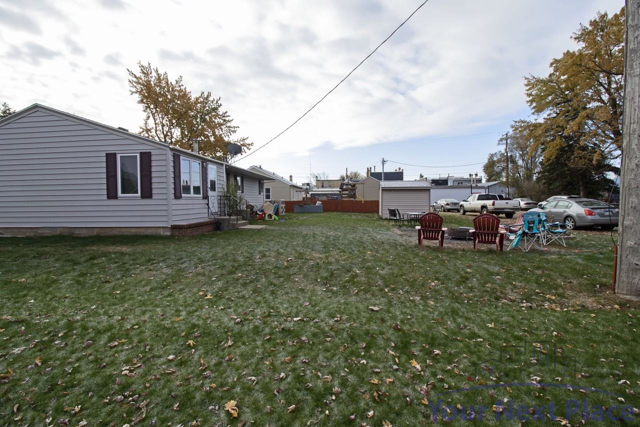 61 Central Avenue North - Photo 3 of 19