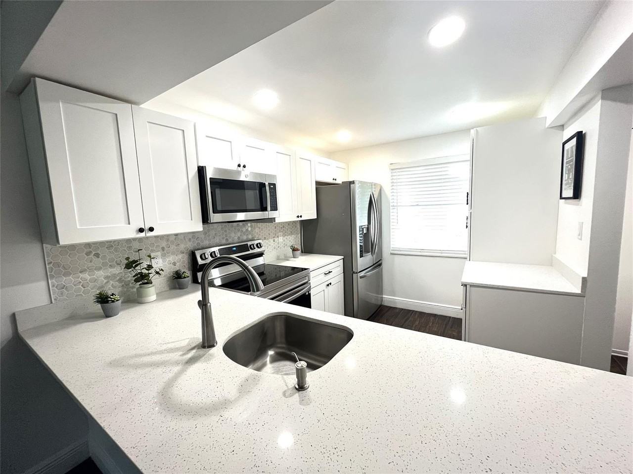 2604 Nassau Bnd #C1 - Photo 3 of 8