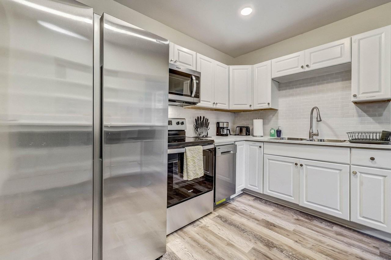 Blount Avenue - Photo 3 of 18