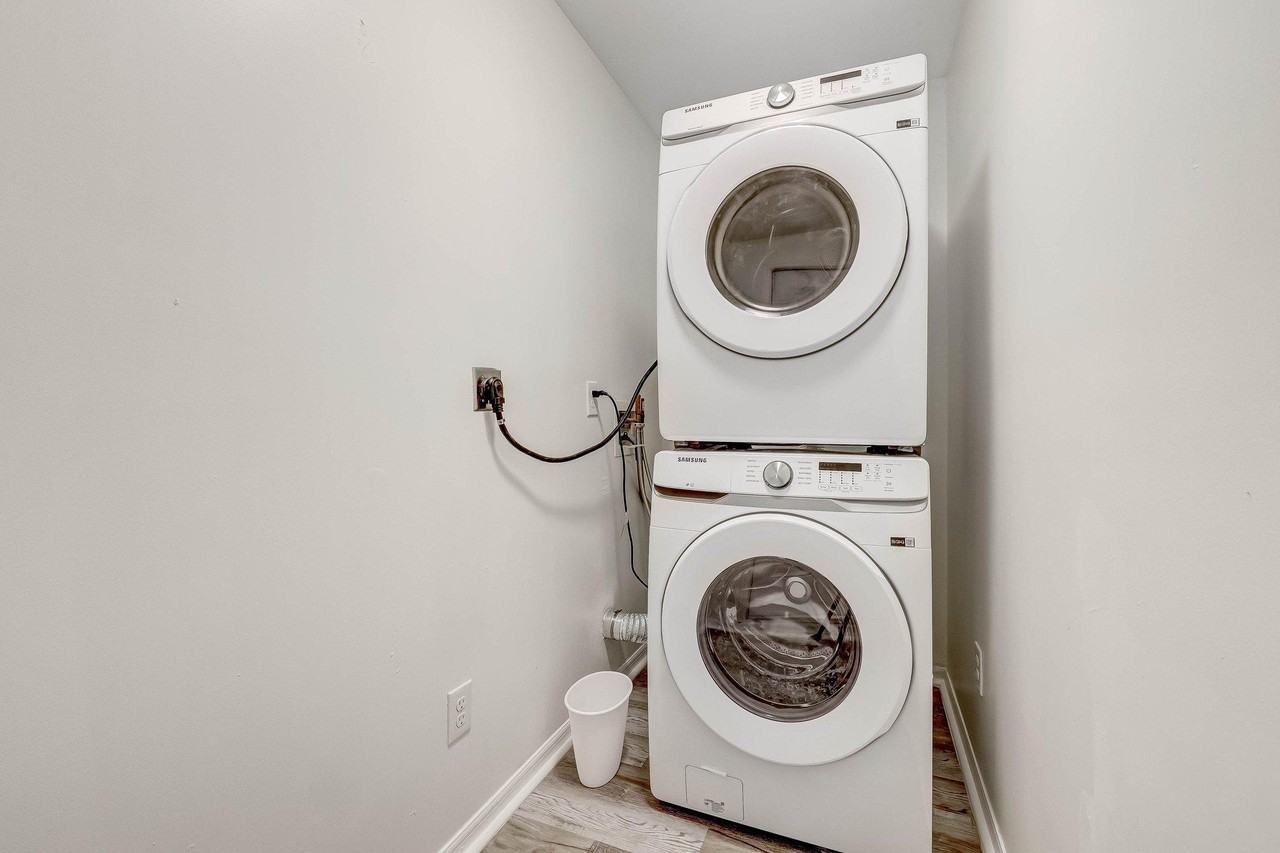 Blount Avenue - Photo 7 of 18