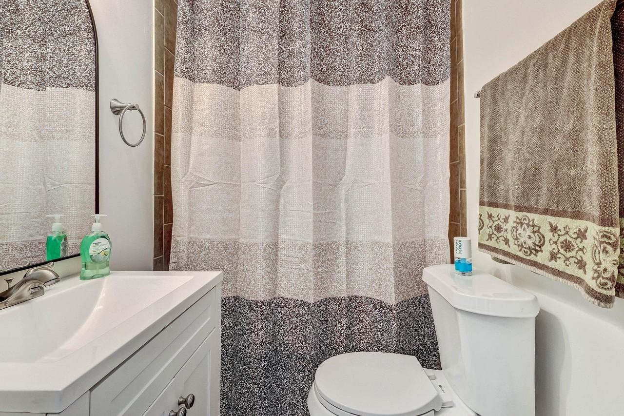 Blount Avenue - Photo 4 of 18