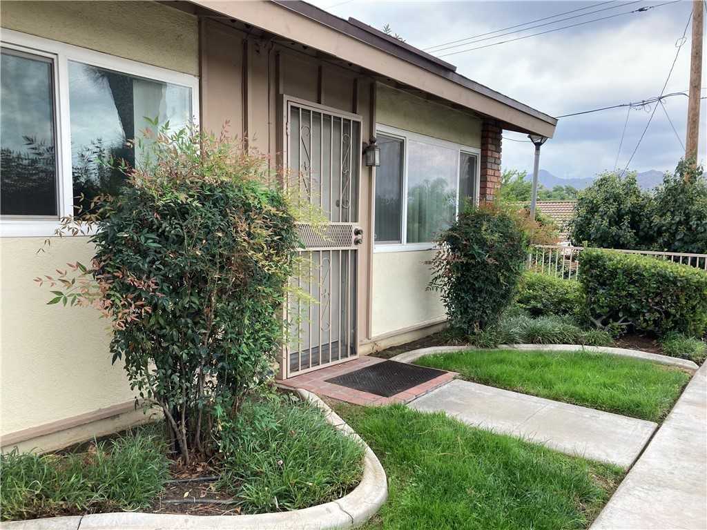22709 Palm Ave - Photo 2 of 25