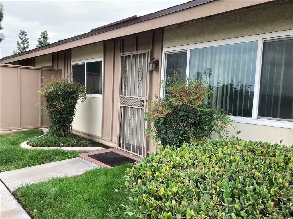 22709 Palm Ave - Photo 3 of 25