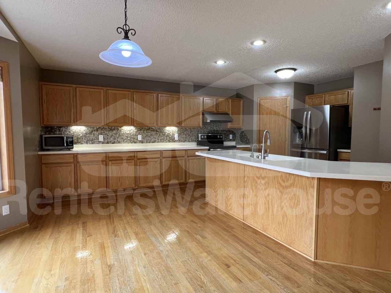 16024 Kennard Ct - Photo 3 of 10