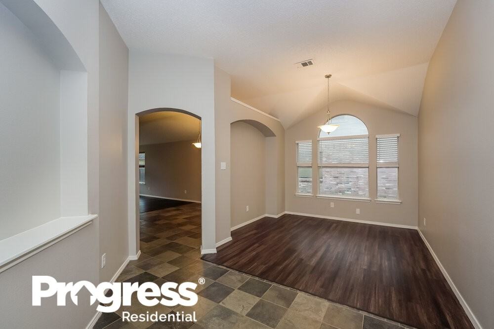 404 Prairie Gulch Dr - Photo 3 of 16