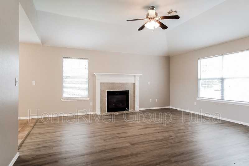 10718 E 120th Ct N - Photo 3 of 18