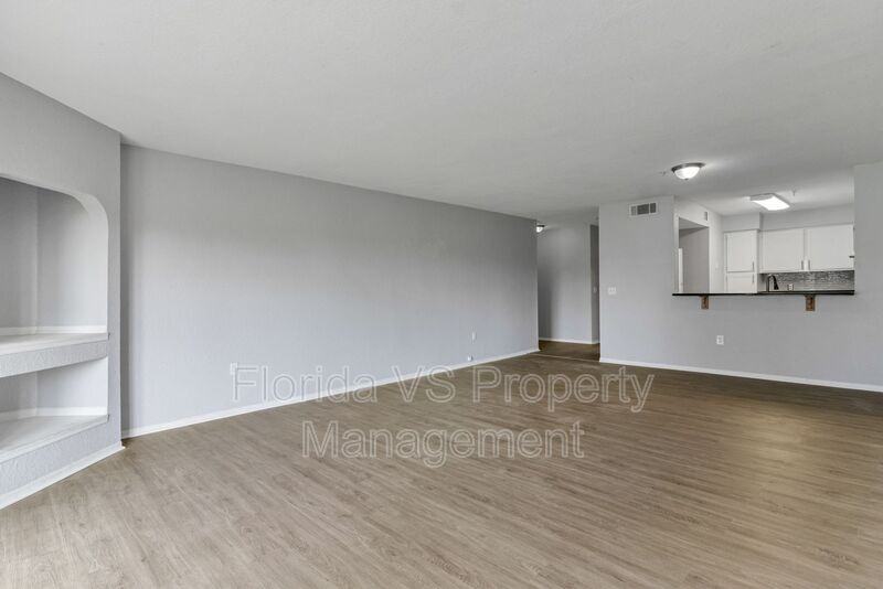 13929 Fairway Island Dr #812 - Photo 6 of 15