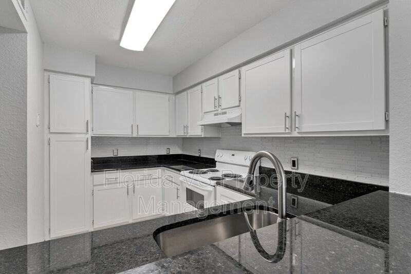 13929 Fairway Island Dr #812 - Photo 7 of 15