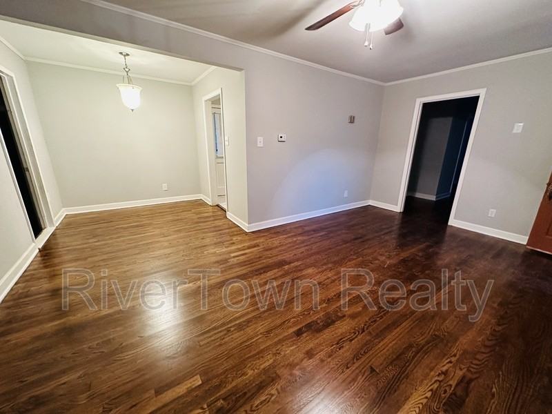 4053 Shirley Dr - Photo 3 of 16