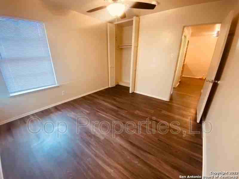 144 Cloudhaven Dr #1 - Photo 3 of 9