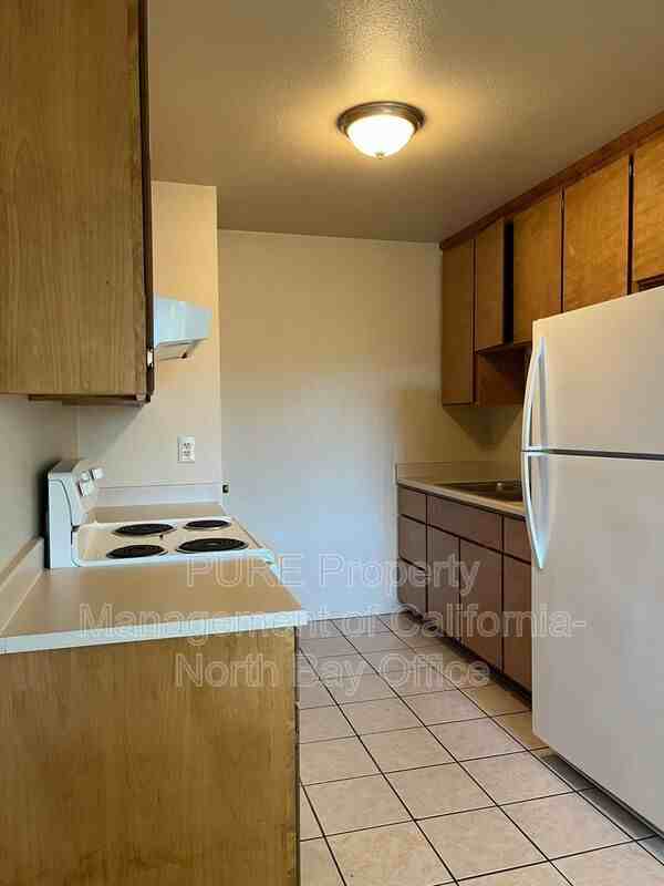 1548 N Bush St - Photo 2 of 6