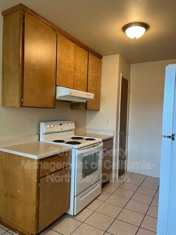 1548 N Bush St - Photo 3 of 6