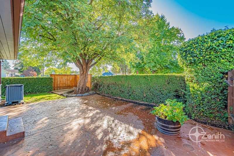 2502 Fairmount Ave - Photo 4 of 33