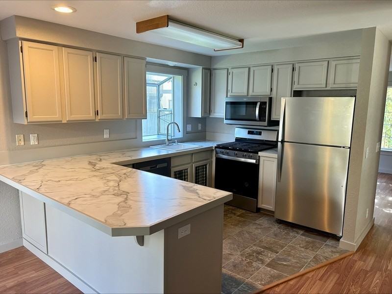 3244 Partridge Ln - Photo 4 of 24