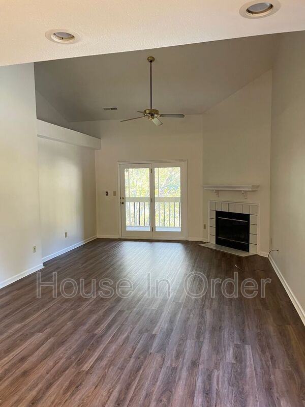 4 Timberlake Dr - Photo 3 of 9