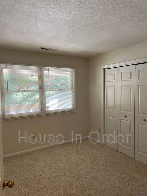 4 Timberlake Dr - Photo 6 of 9