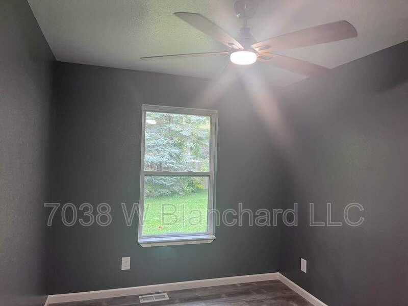 817 Whitney St - Photo 2 of 16