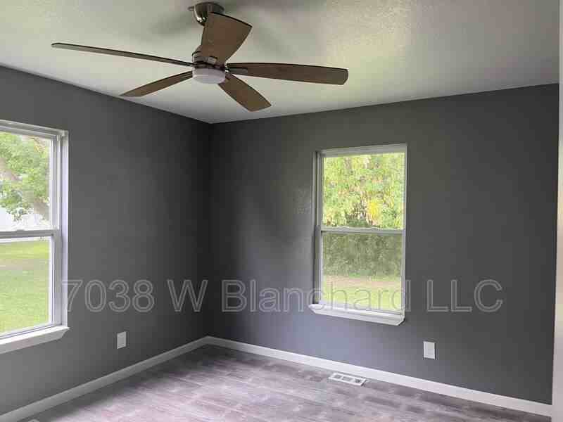 817 Whitney St - Photo 3 of 16