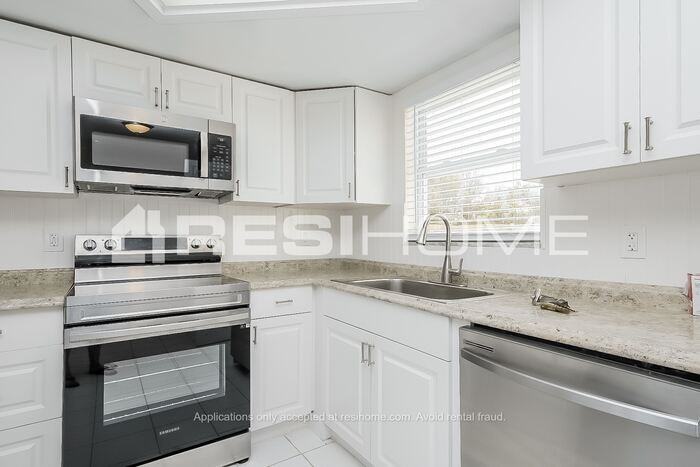 1013 Normandy Blvd - Photo 3 of 21