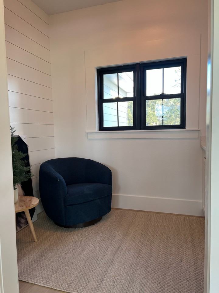 244 Sw Beacon Way #NA - Photo 3 of 10