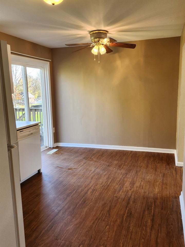 14 Windsor Ct #1 - Photo 3 of 11