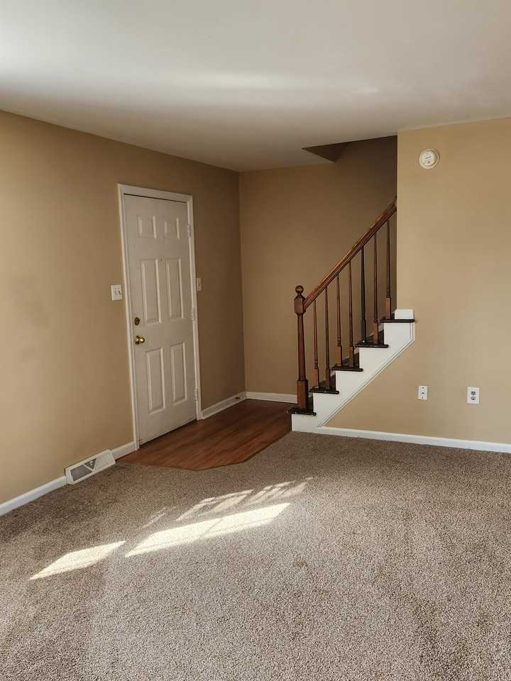 14 Windsor Ct #1 - Photo 4 of 11