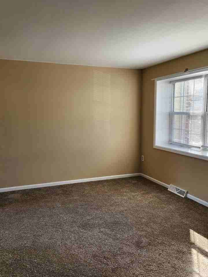 14 Windsor Ct #1 - Photo 7 of 11