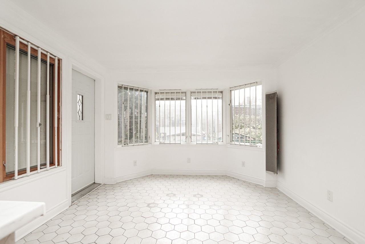 Avenue Sainte-Croix #1010 - Photo 4 of 10