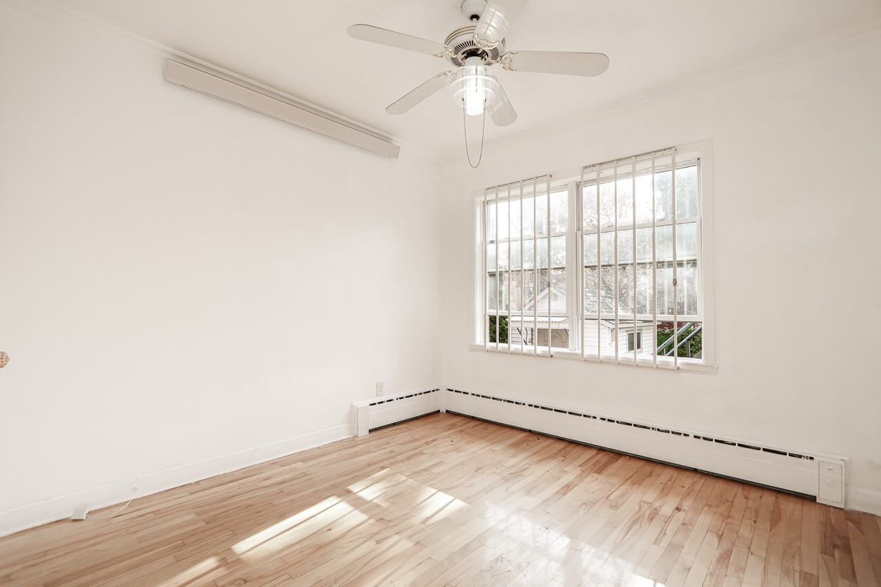 Avenue Sainte-Croix #1010 - Photo 7 of 10