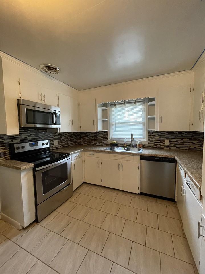 146 Chapel View Dr #1 - Photo 3 of 16