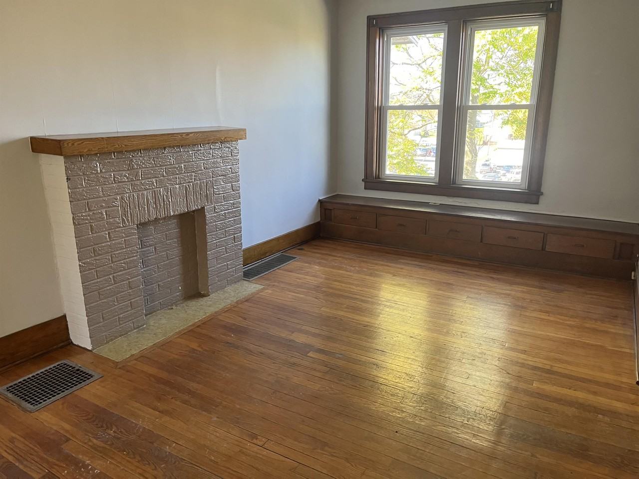 212 S 11th St #1 - Photo 3 of 10