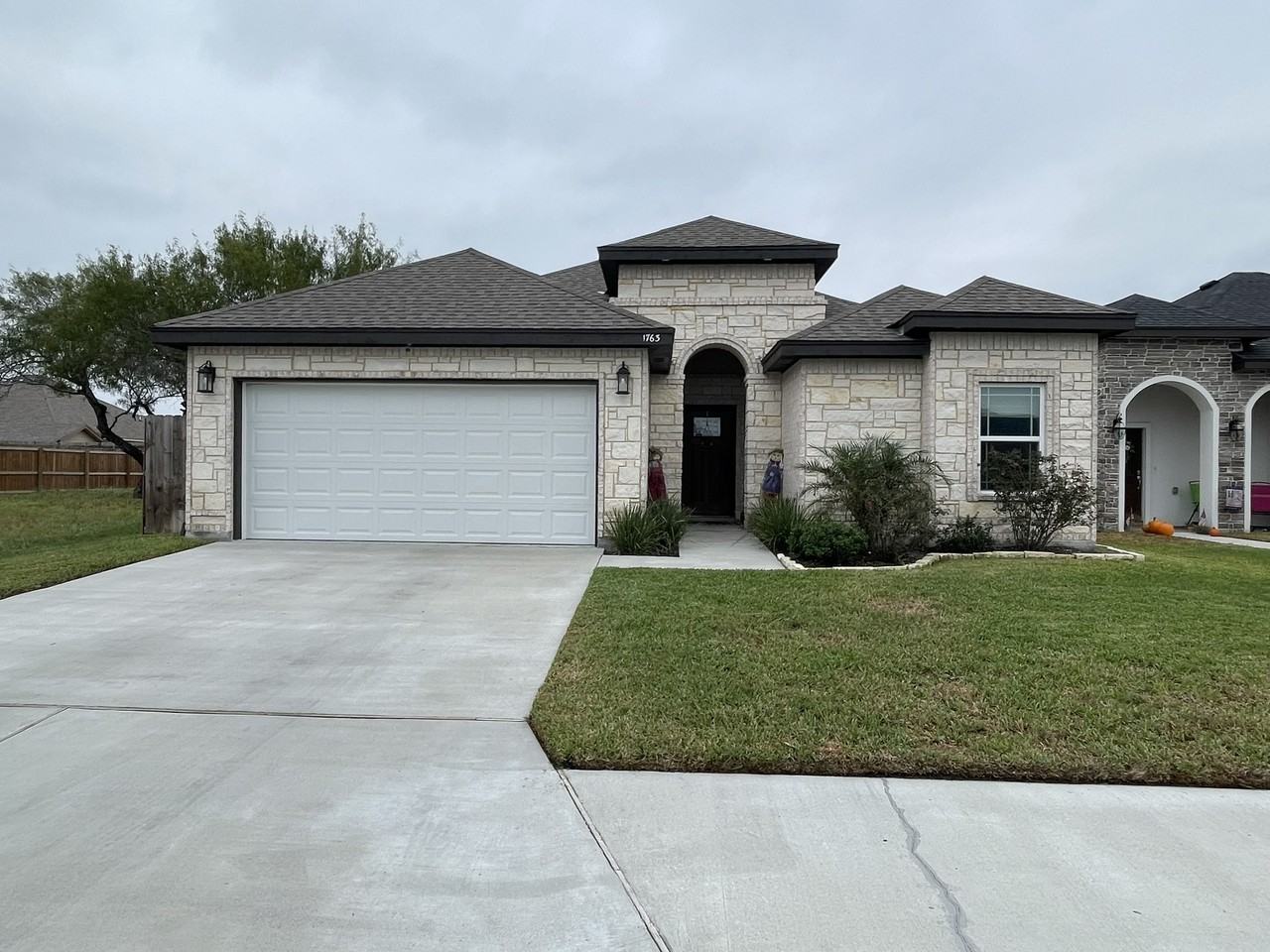 1763 The Park Dr #1 - Photo 2 of 11