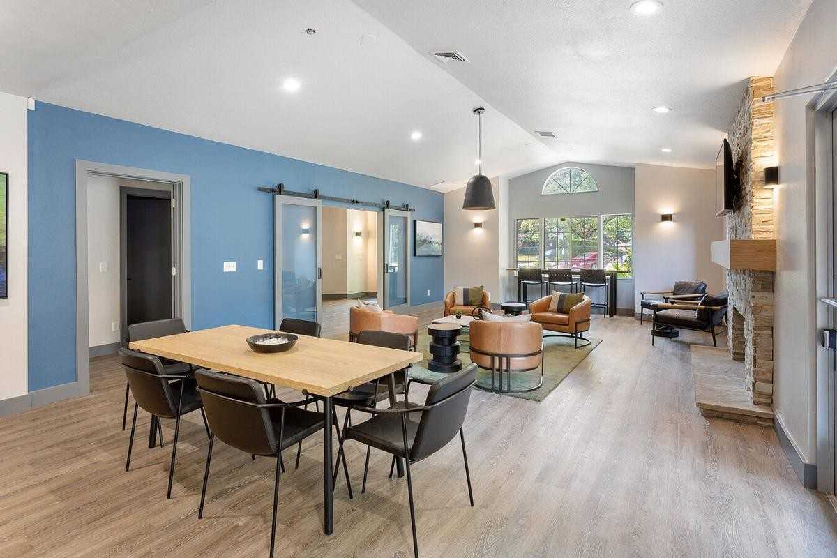 3181 Ne 23rd St - Photo 5 of 18