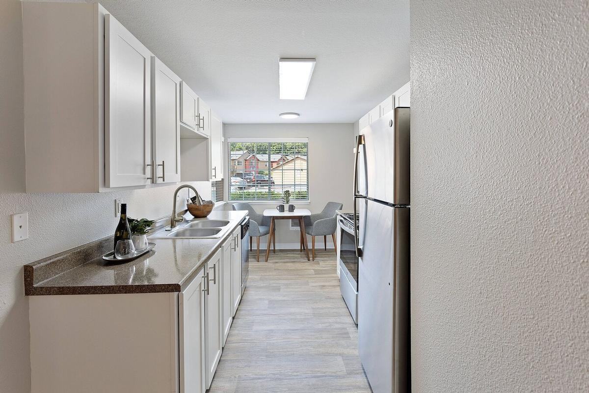 3181 Ne 23rd St - Photo 3 of 18