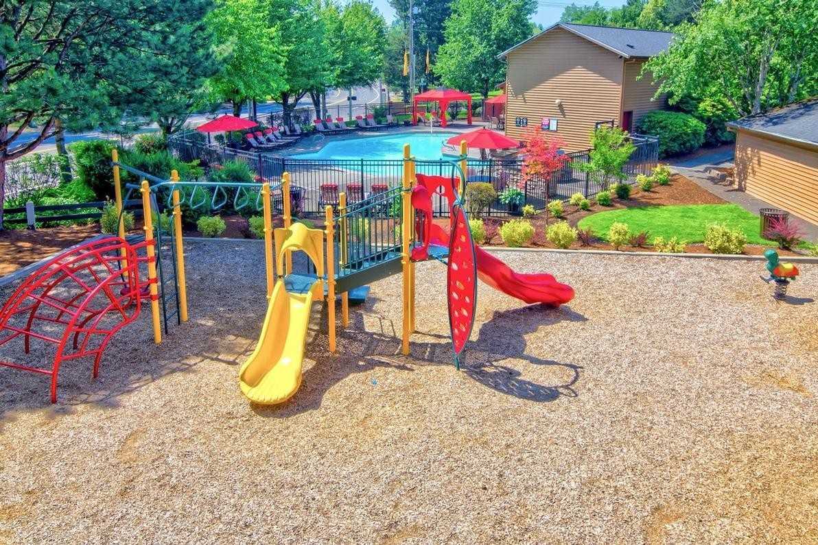 3181 Ne 23rd St - Photo 3 of 18