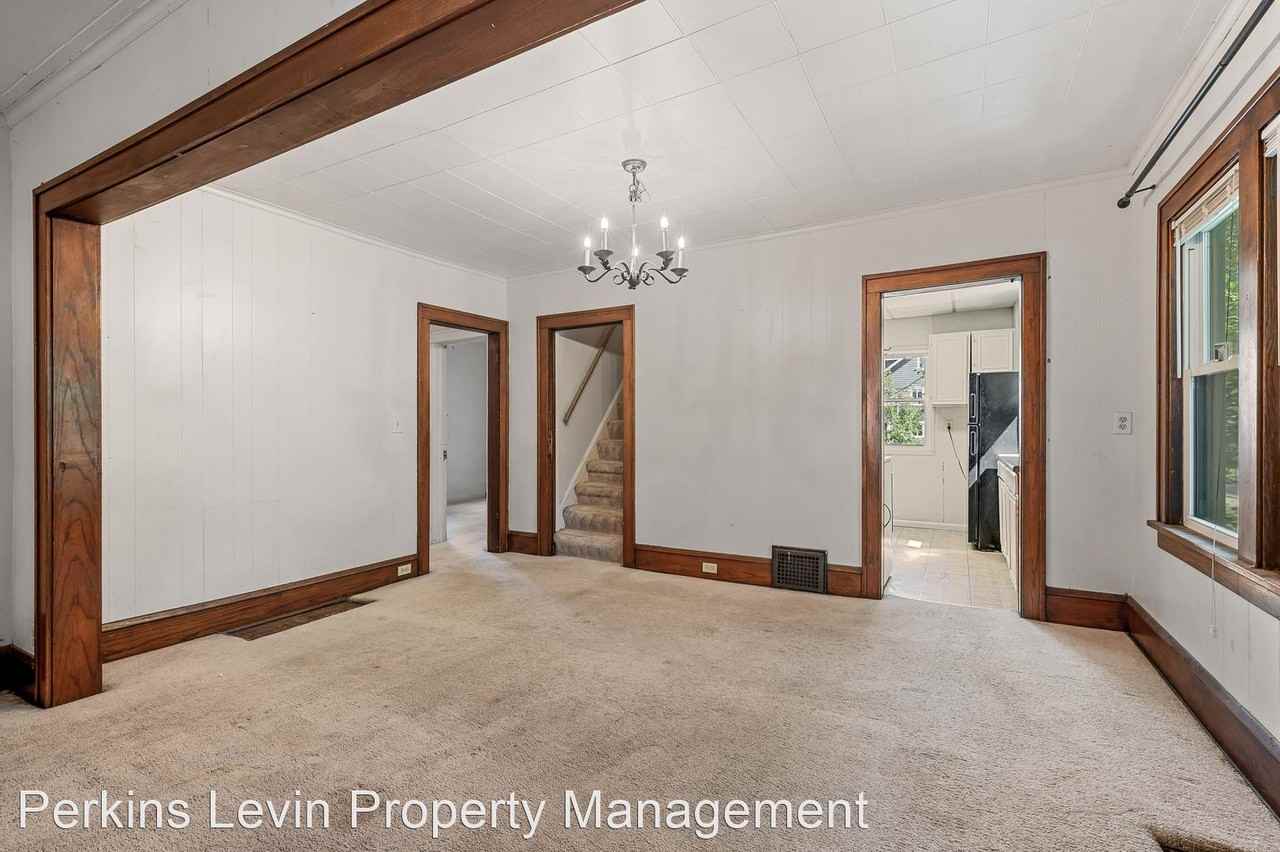 1012 20th Ave Se - Photo 3 of 20