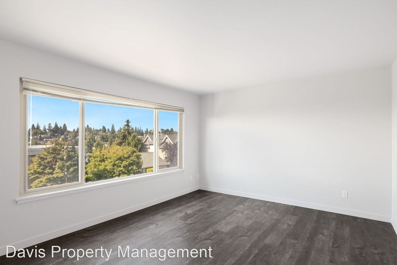 4517 Glenn Way SW - Photo 3 of 11