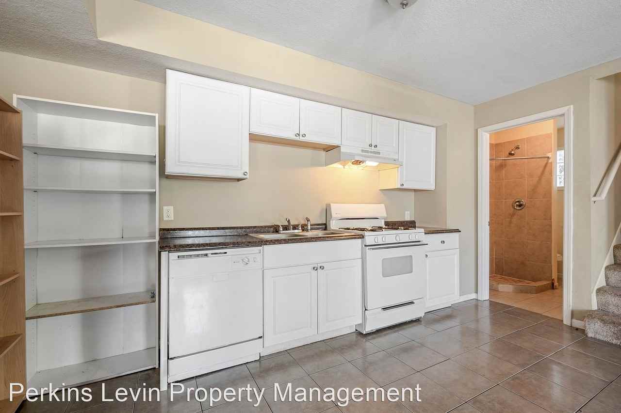 629 Oak St. SE - Photo 3 of 18