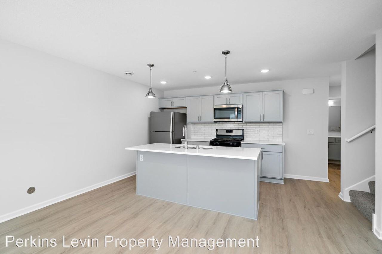 1721 Lagoon Ave - Photo 2 of 22