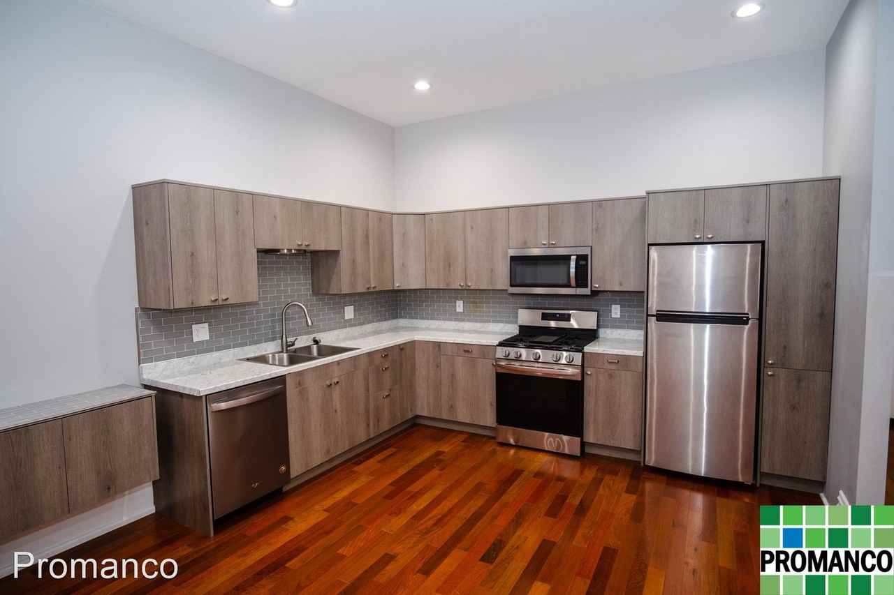 Luxury Loft Apartments in Historic Downtown Marietta - Photo 2 of 9