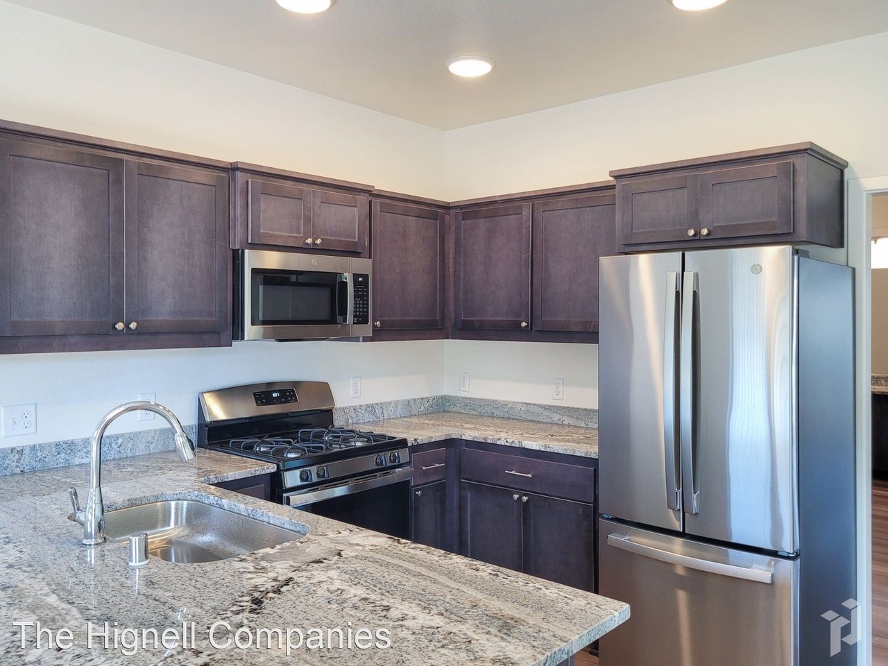 Avery Oaks Apartments - Photo 2 of 14